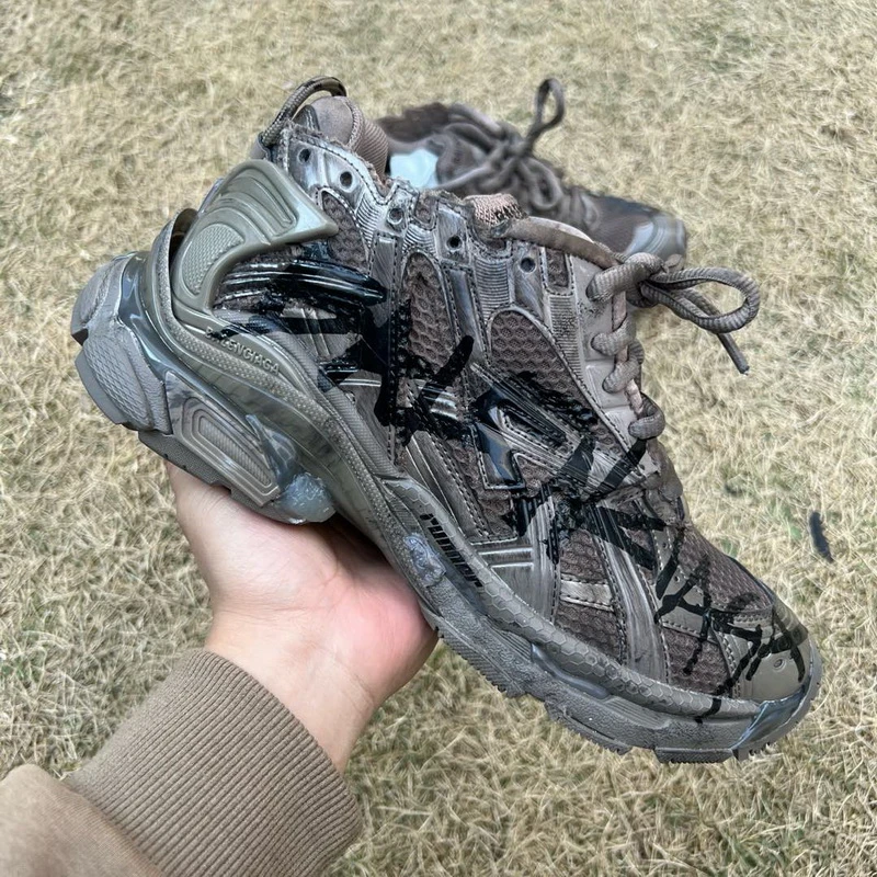Balenciaga Runner - Black/Dark Grey - image