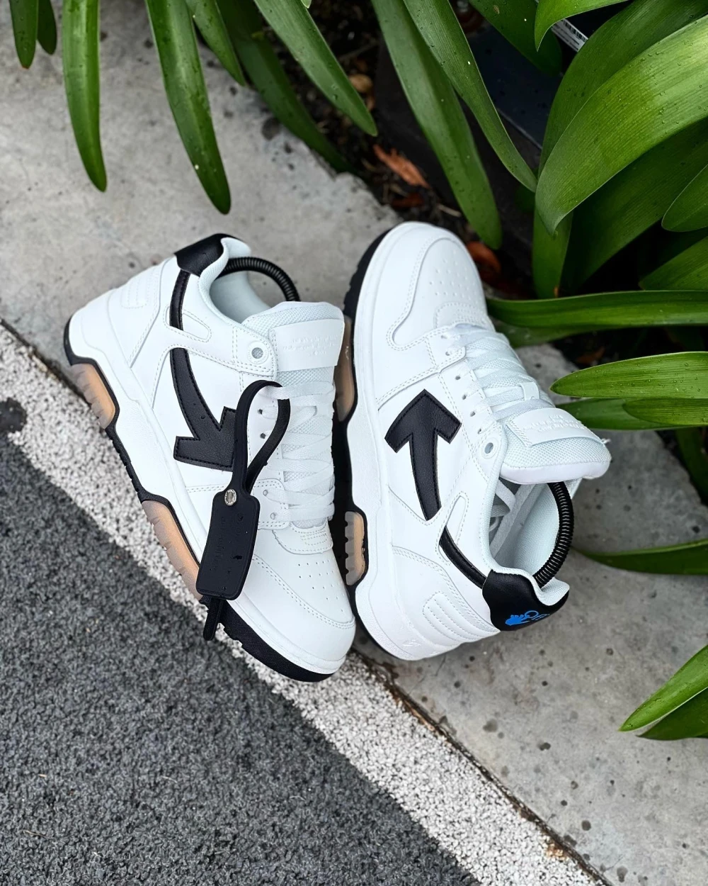 Off-White OOO Out Of Office - image