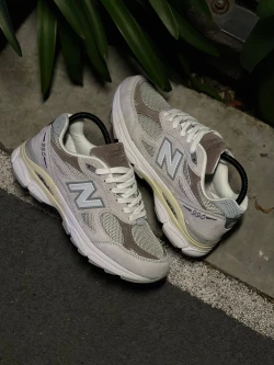 New Balance 990v3 - Nimbus Cloud