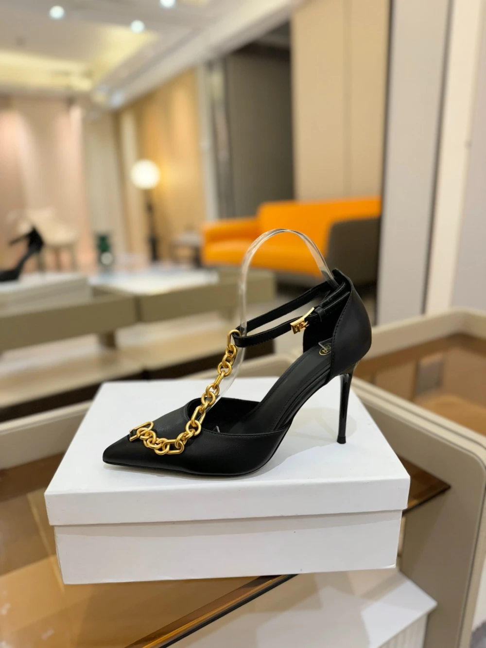 Balmain Moneta Chain Pump "Black/Gold" - image