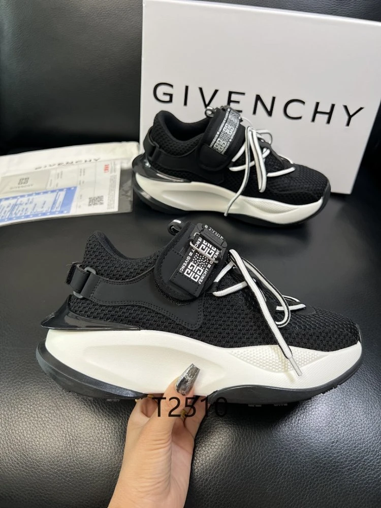 Givenchy Sneaker #112 - image