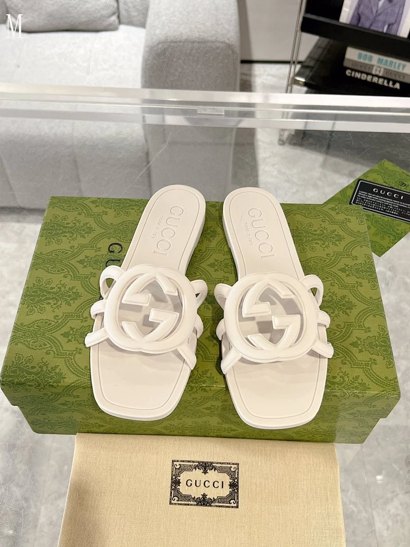 GG Interlocking G Rubber Slide - Cream - image